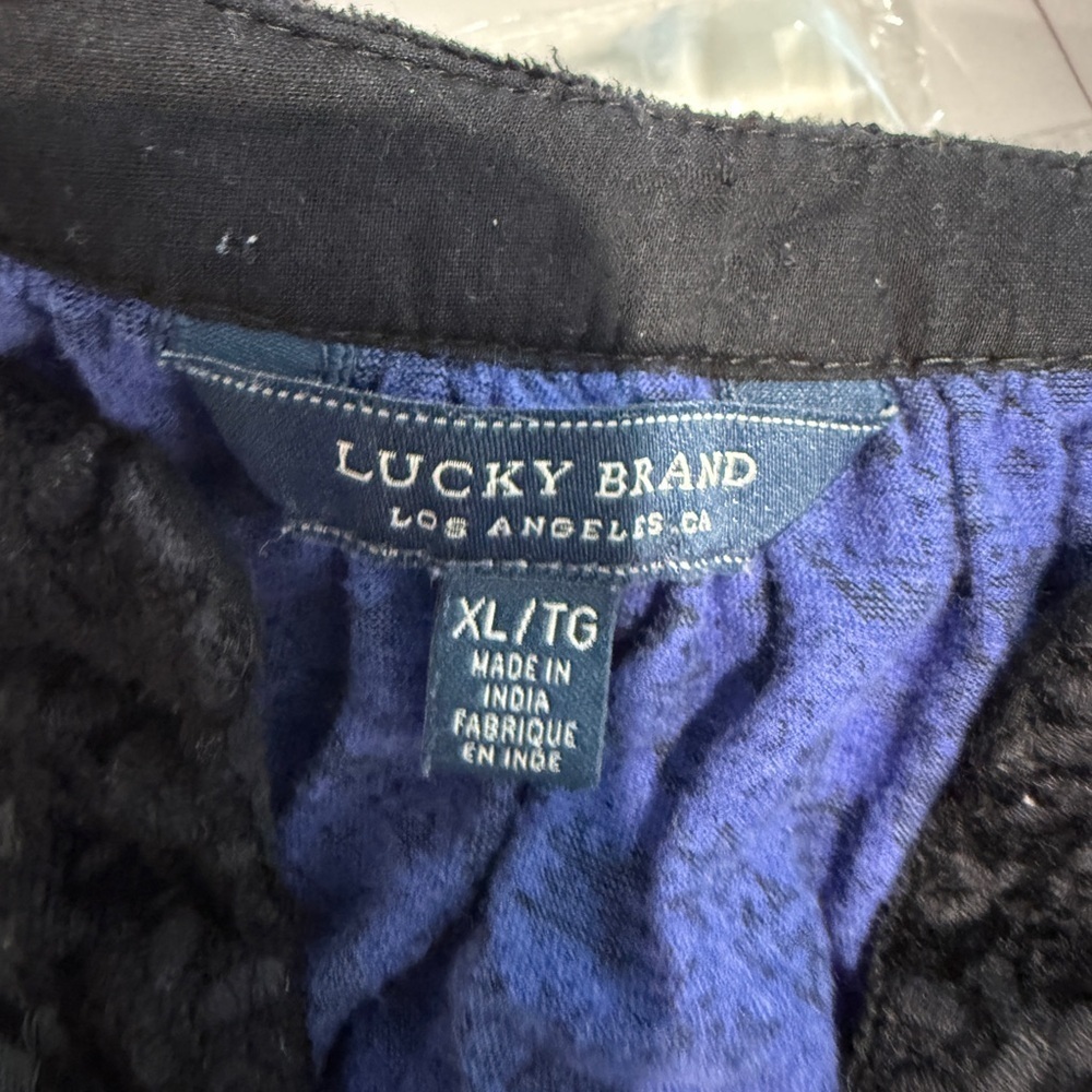 Lucky Brand Navy Blue Boho Print Blouse XL - Black Velvet Neckline - Picture 2 of 5